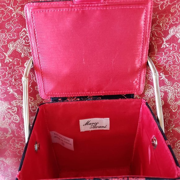 Chinese style take-out box purse with metal bamboo handle, gently used, cute! - Picture 3 of 10